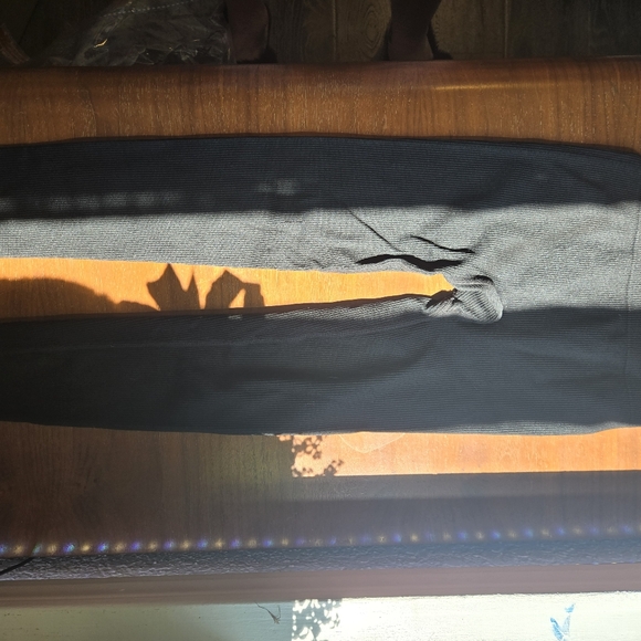 🖤5/$25 Girls Small 6/7 Black Leggings Soft Textured Art Class - Picture 5 of 5